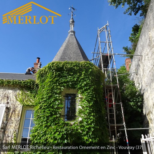 Restauration Epis de faîtage - Ornement en Zinc pour à Vouvray (37) - Restauration ornement de toiture - Sarl MERLOT - Richelieu - Région Centre - Val de Loire - France